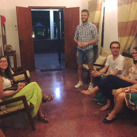 Colombo Lavinia Beach Hostel Dehiwala-Mount Lavinia Bagian luar foto