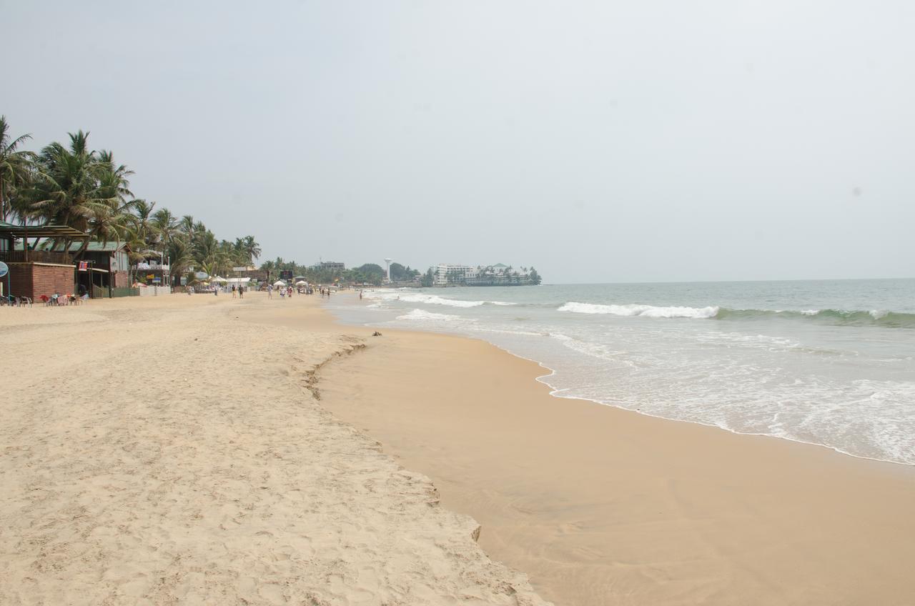 Colombo Lavinia Beach Hostel Dehiwala-Mount Lavinia Bagian luar foto