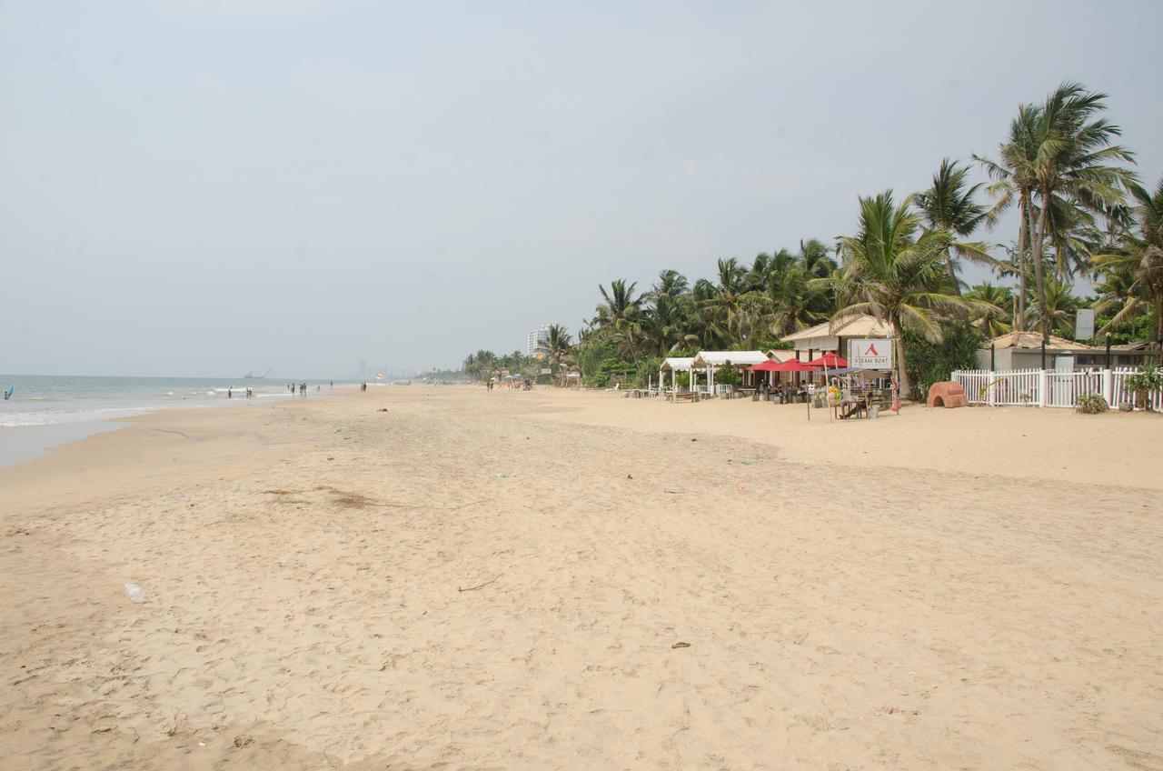 Colombo Lavinia Beach Hostel Dehiwala-Mount Lavinia Bagian luar foto