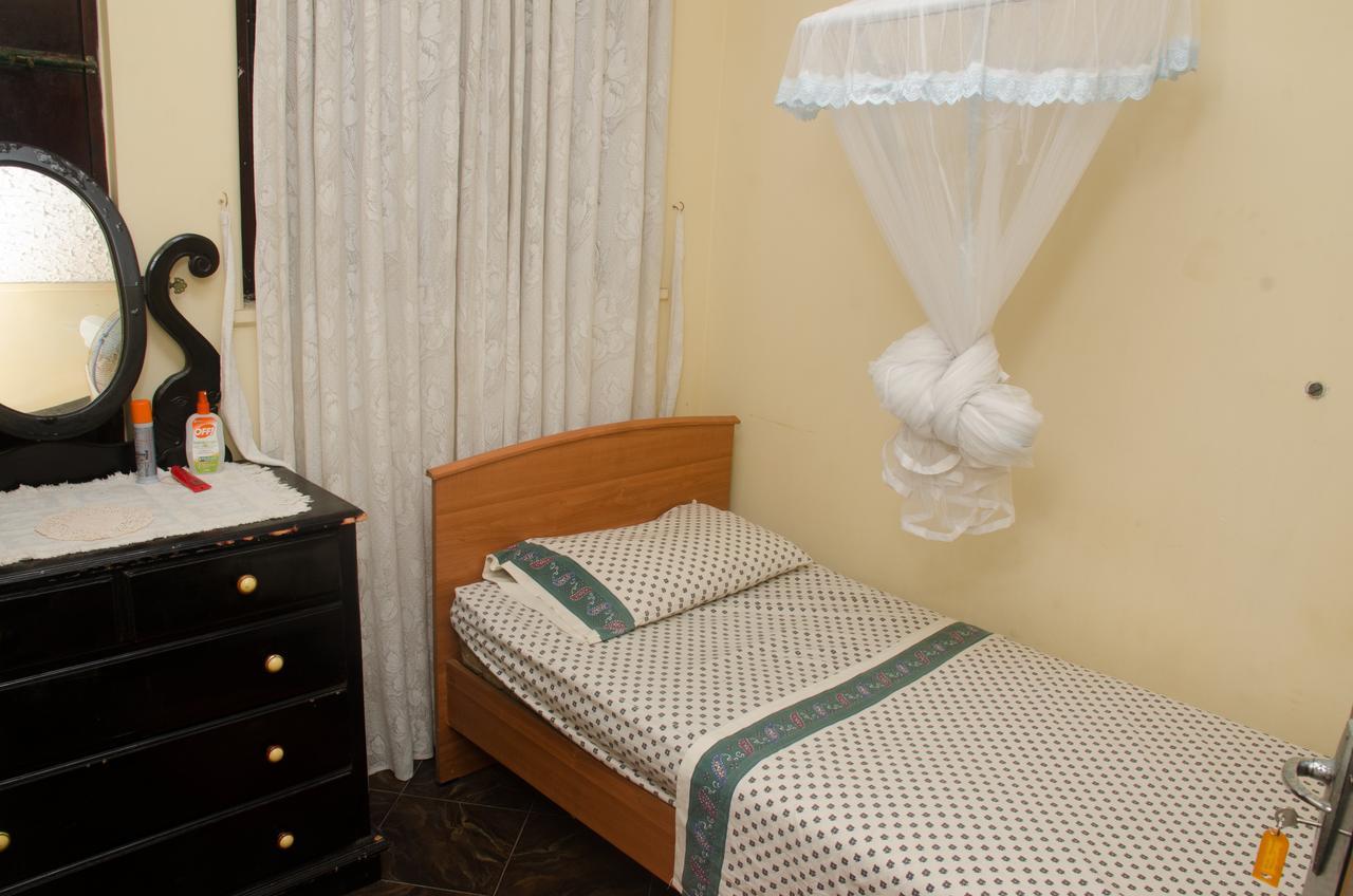 Colombo Lavinia Beach Hostel Dehiwala-Mount Lavinia Bagian luar foto