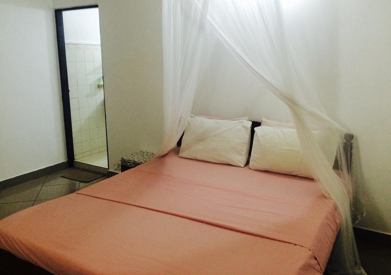 Colombo Lavinia Beach Hostel Dehiwala-Mount Lavinia Bagian luar foto
